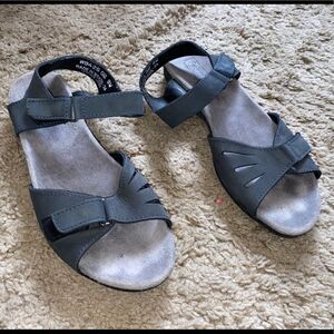 🍄 Rockport Strappy Granola Hippy Sandals